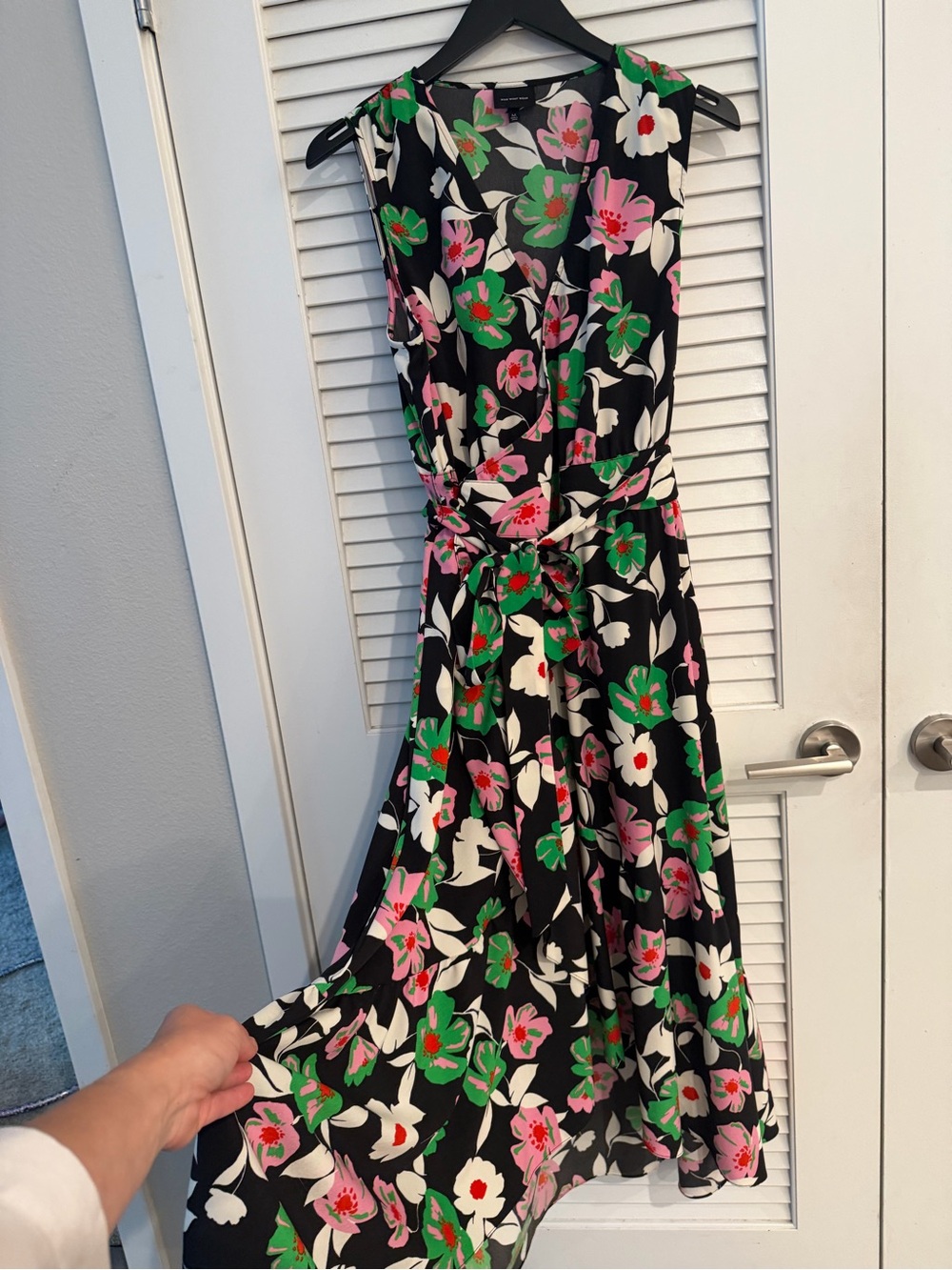 Who What Wear floral print sleeveless dress featuring a high-low hem. - Picture 12 of 13